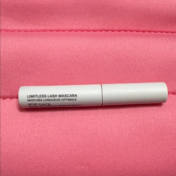 ILIA Mini Limitless Lash Lengthening Mascara - Picture 6 of 7